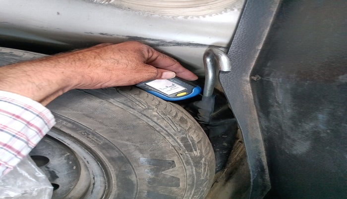 2017 Maruti Swift VDI, Diesel, Manual, 1,40,295 km, tyre