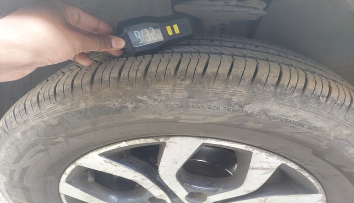 2014 Nissan Terrano XL (D), Diesel, Manual, 1,73,821 km, tyre