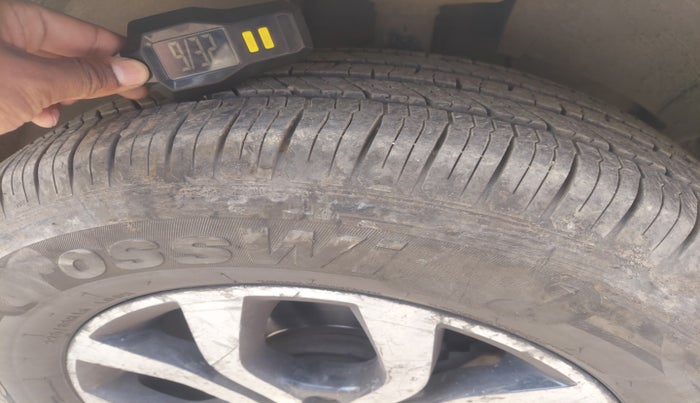 2014 Nissan Terrano XL (D), Diesel, Manual, 1,73,821 km, tyre