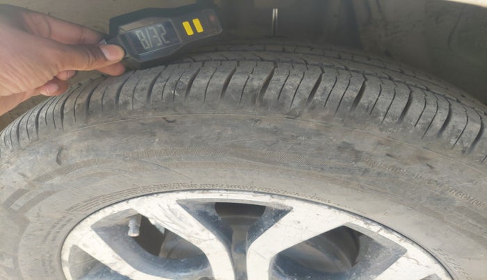 2014 Nissan Terrano XL (D), Diesel, Manual, 1,73,821 km, tyre