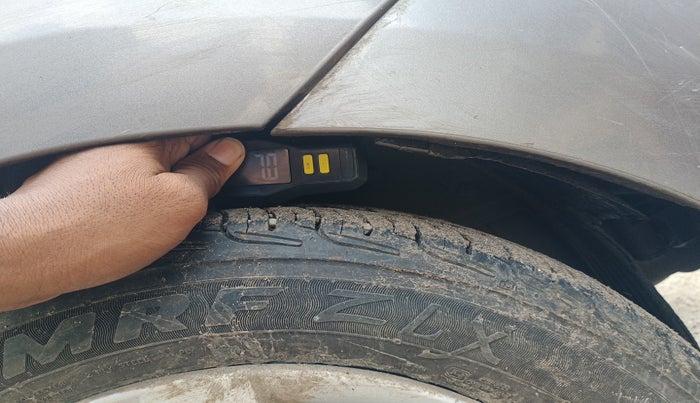 2012 Hyundai Eon MAGNA +, Petrol, Manual, 99,462 km, tyre