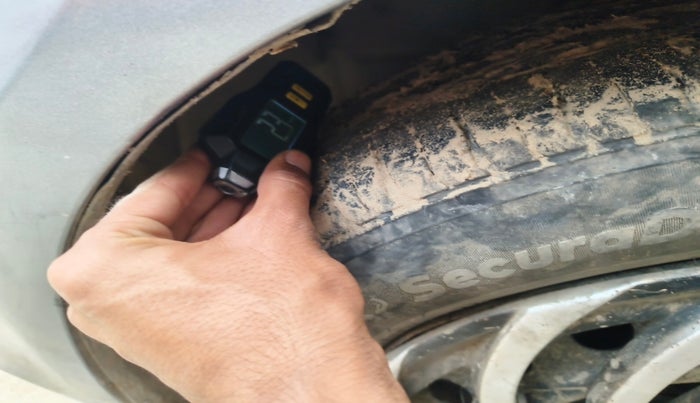 2013 Toyota Etios G, Petrol, Manual, 79,577 km, tyre