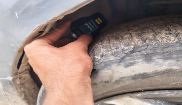 2013 Toyota Etios G, Petrol, Manual, 79,577 km, tyre