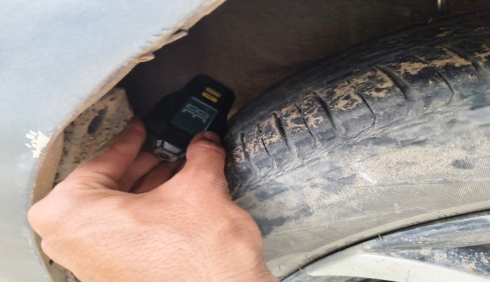 2013 Toyota Etios G, Petrol, Manual, 79,577 km, tyre