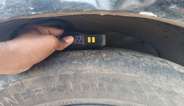 2010 Chevrolet Cruze LTZ, Diesel, Manual, 1,11,797 km, tyre