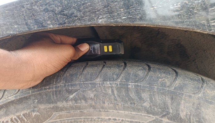 2010 Chevrolet Cruze LTZ, Diesel, Manual, 1,11,797 km, tyre