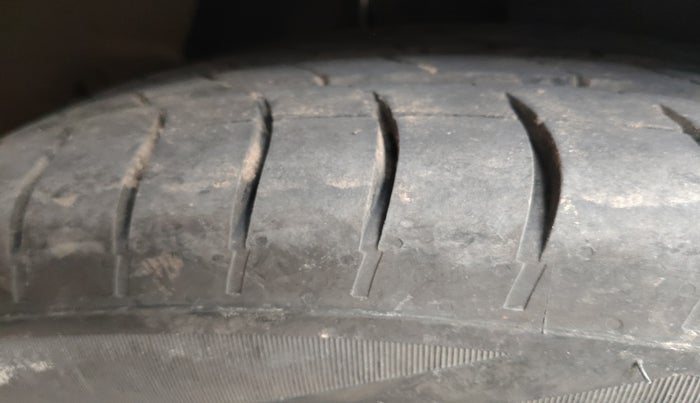 2017 Hyundai Creta E PLUS 1.4 DIESEL, Diesel, Manual, 1,68,627 km, tyre