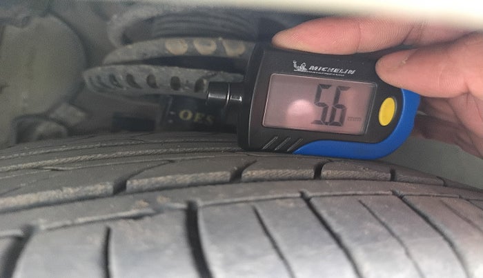 2011 Volkswagen Vento HIGHLINE DIESEL 1.6, Diesel, Manual, 1,41,011 km, tyre