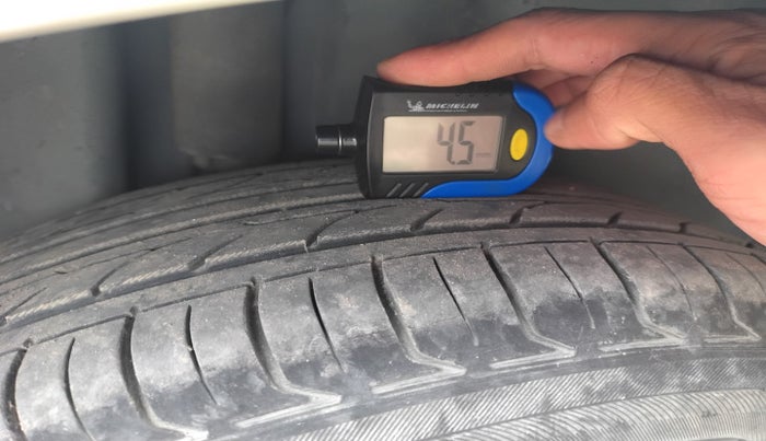 2011 Volkswagen Vento HIGHLINE DIESEL 1.6, Diesel, Manual, 1,41,011 km, tyre