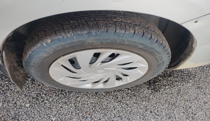 2022 Maruti Ertiga VXI CNG, Petrol, Manual, 1,37,077 km, tyre