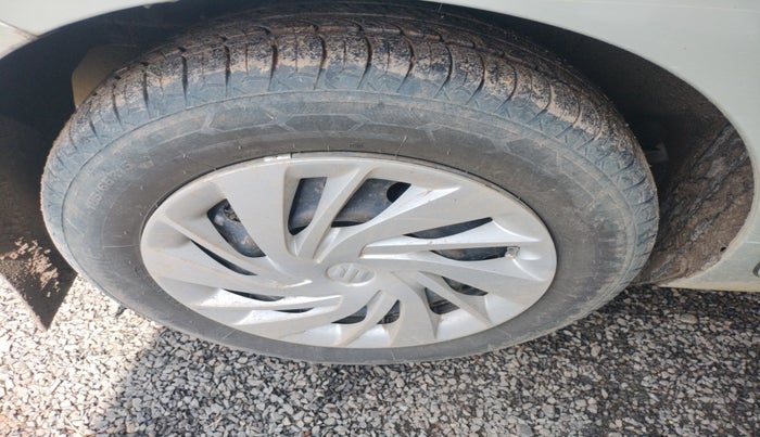 2022 Maruti Ertiga VXI CNG, Petrol, Manual, 1,37,077 km, tyre