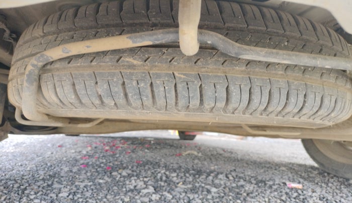 2022 Maruti Ertiga VXI CNG, Petrol, Manual, 1,37,077 km, tyre