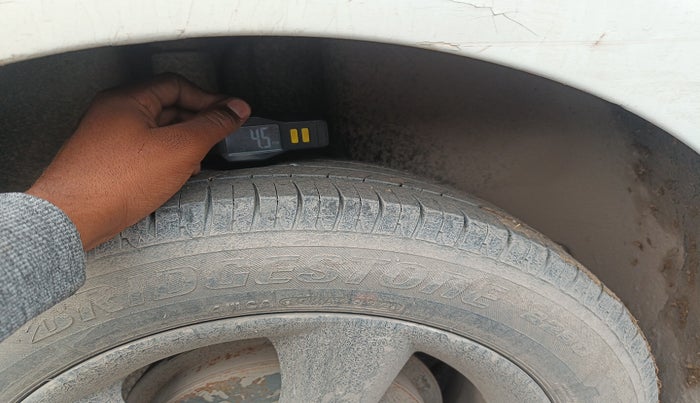 2012 Skoda Rapid AMBITION 1.6 TDI CR MT, Diesel, Manual, 1,47,666 km, tyre