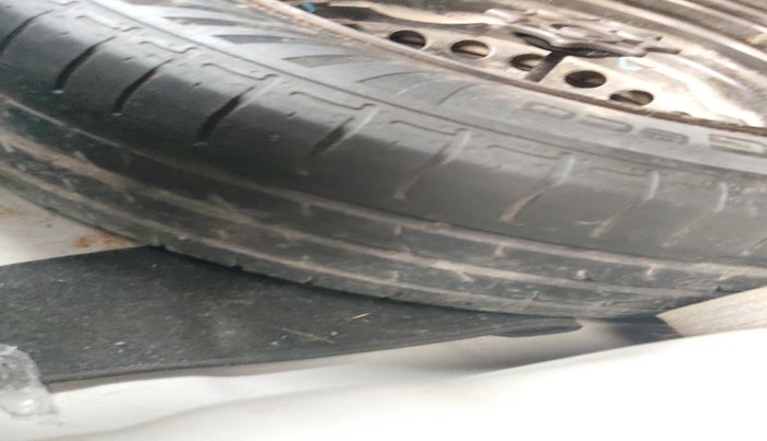 2016 Hyundai Grand i10 SPORTZ 1.2 KAPPA VTVT, Petrol, Manual, 1,07,092 km, tyre