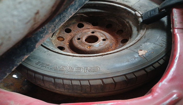 2010 Hyundai i10 ERA 1.1, Petrol, Manual, 1,43,577 km, tyre