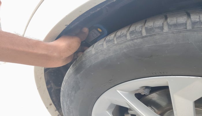 2017 Audi Q3 35 TDI Quattro, Diesel, Automatic, 1,30,170 km, tyre