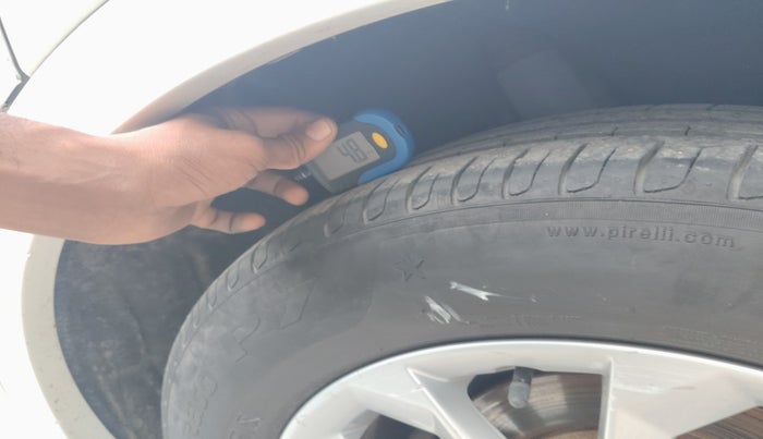 2017 Audi Q3 35 TDI Quattro, Diesel, Automatic, 1,30,170 km, tyre