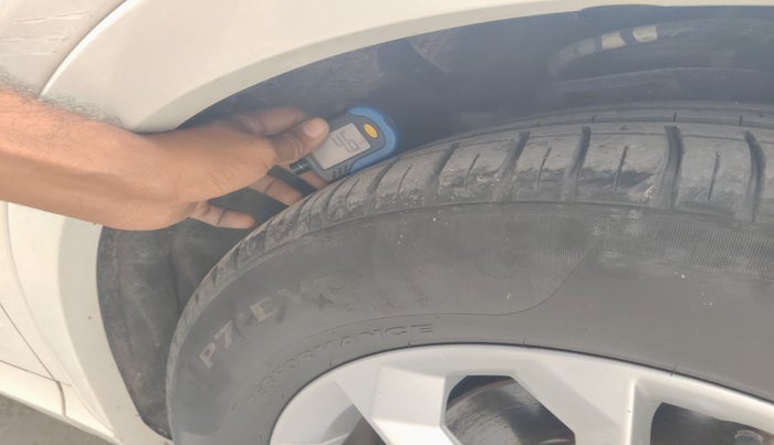 2017 Audi Q3 35 TDI Quattro, Diesel, Automatic, 1,30,170 km, tyre