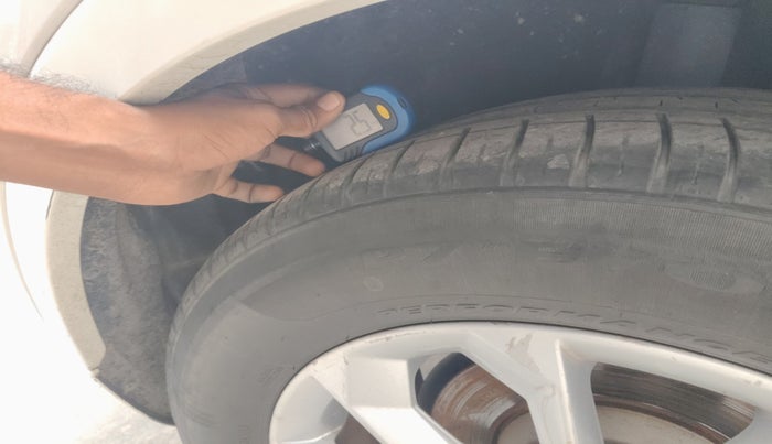 2017 Audi Q3 35 TDI Quattro, Diesel, Automatic, 1,30,170 km, tyre