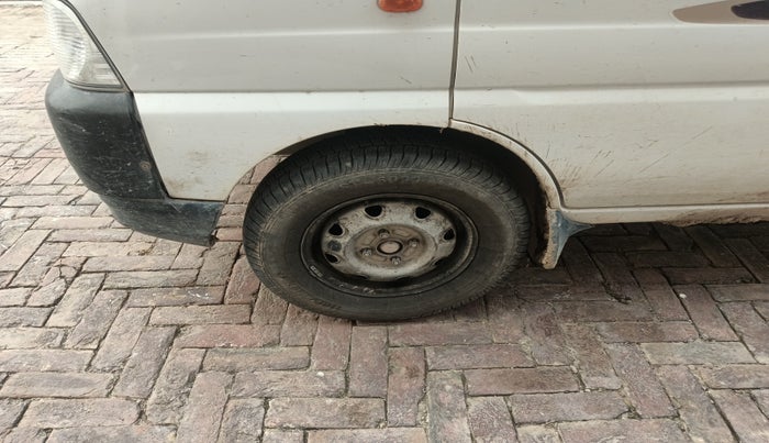 2022 Maruti Eeco 5 STR AC (O), Petrol, Manual, 1,26,762 km, tyre