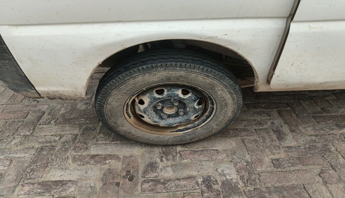 2022 Maruti Eeco 5 STR AC (O), Petrol, Manual, 1,26,762 km, tyre