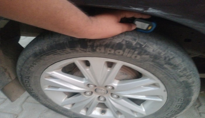 2018 Toyota Innova Crysta 2.8 ZX AT 7 STR, Diesel, Automatic, 1,90,028 km, tyre