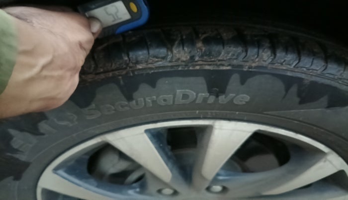 2017 Maruti S Cross ZETA 1.3, Diesel, Manual, 2,07,577 km, tyre