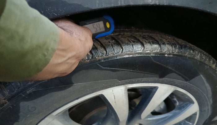 2017 Maruti S Cross ZETA 1.3, Diesel, Manual, 2,07,577 km, tyre