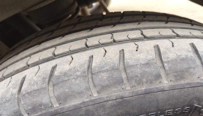 2014 Maruti Alto K10 VXI, Petrol, Manual, 58,526 km, tyre