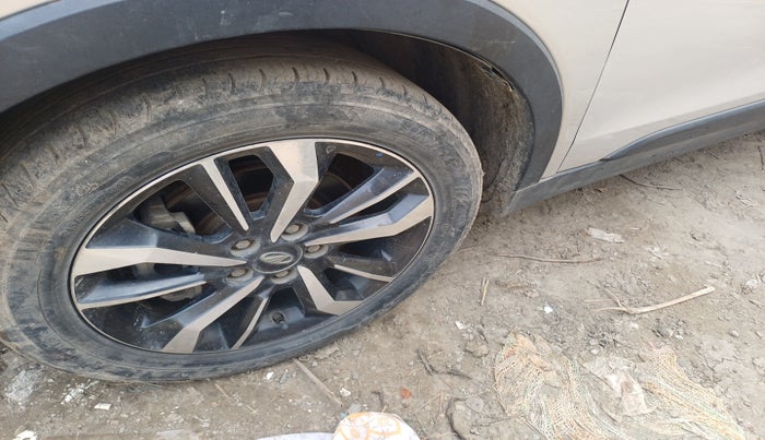 2020 Mahindra XUV300 W8 (O) 1.2 PETROL, Petrol, Manual, 40,960 km, tyre