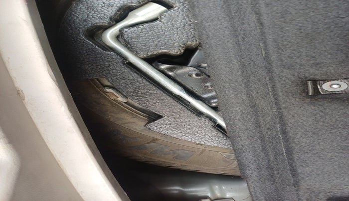 2020 Mahindra XUV300 W8 (O) 1.2 PETROL, Petrol, Manual, 40,960 km, tyre