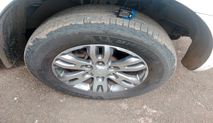 2017 Ford Endeavour TITANIUM 3.2 4X4 AT, Diesel, Automatic, 1,45,683 km, tyre