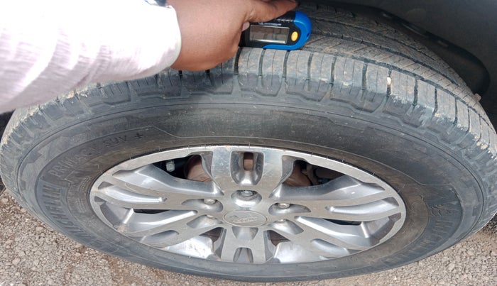 2017 Ford Endeavour TITANIUM 3.2 4X4 AT, Diesel, Automatic, 1,45,683 km, tyre