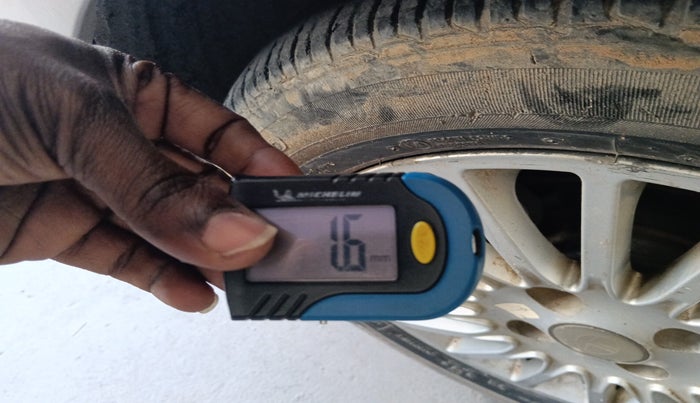 2015 Tata Zest XT PETROL, Petrol, Manual, 1,05,604 km, tyre