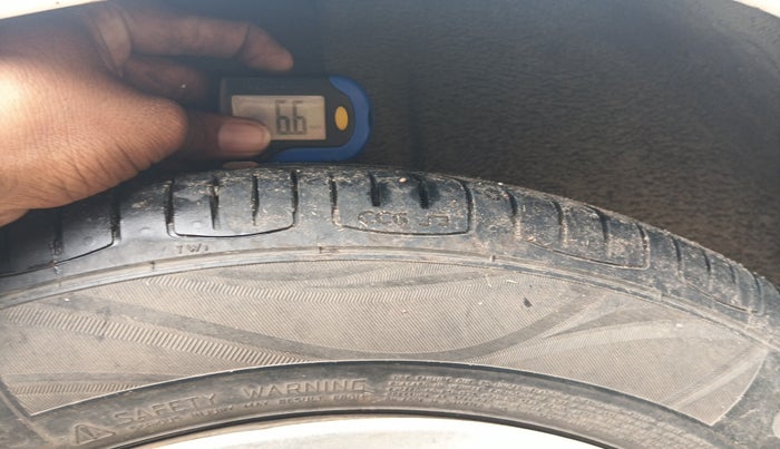 2011 Ford Figo TITANIUM 1.4 DIESEL, Diesel, Manual, 1,42,566 km, tyre