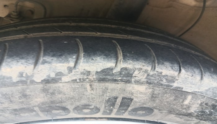 2015 Hyundai Xcent S 1.1 CRDI, Diesel, Manual, 1,11,575 km, tyre