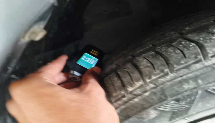 2017 Toyota Corolla Altis VL CVT PETROL, Petrol, Automatic, 74,705 km, tyre