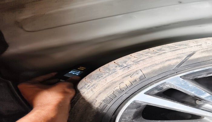 2017 Toyota Corolla Altis VL CVT PETROL, Petrol, Automatic, 74,705 km, tyre