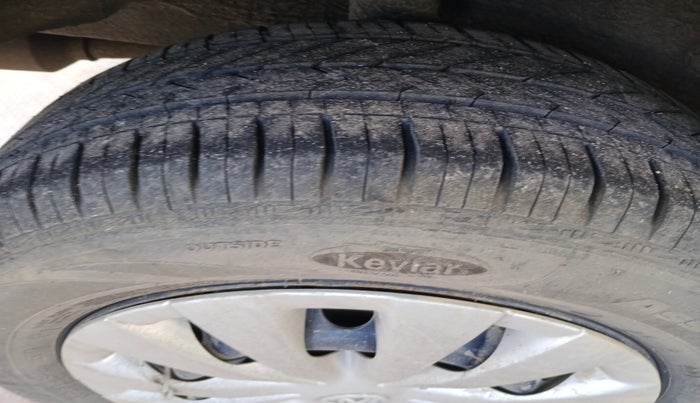 2011 Toyota Etios G, Petrol, Manual, 36,659 km, tyre