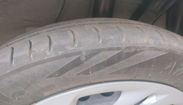 2021 Hyundai AURA S 1.2 CNG, Petrol, Manual, 1,06,447 km, tyre