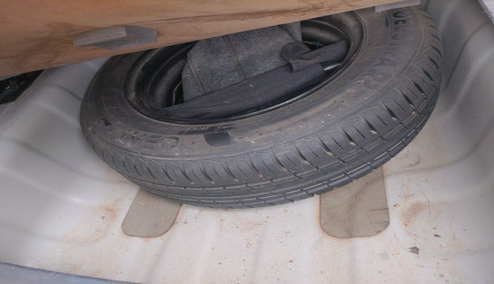 2021 Hyundai AURA S 1.2 CNG, Petrol, Manual, 1,06,447 km, tyre