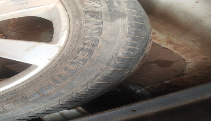 2013 Hyundai Verna FLUIDIC 1.6 CRDI SX, Diesel, Manual, 1,49,657 km, tyre