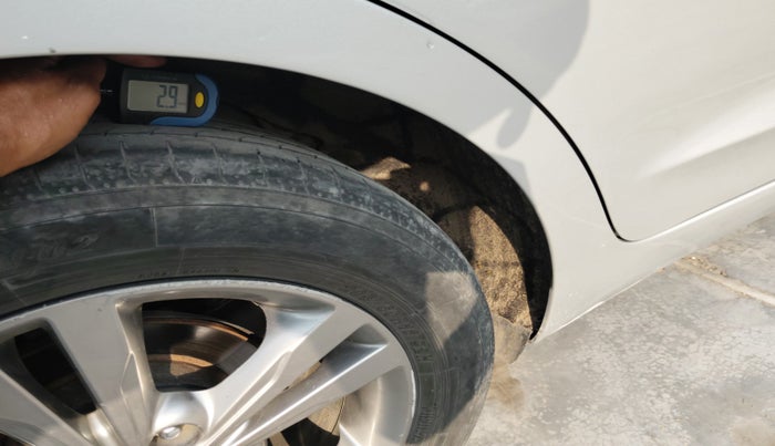 2017 Hyundai New Elantra 2.0 SX(O) AT PETROL, Petrol, Automatic, 1,47,053 km, tyre