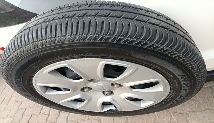 2019 Ford Ecosport AMBIENTE 1.5L DIESEL, Diesel, Manual, 1,18,744 km, tyre