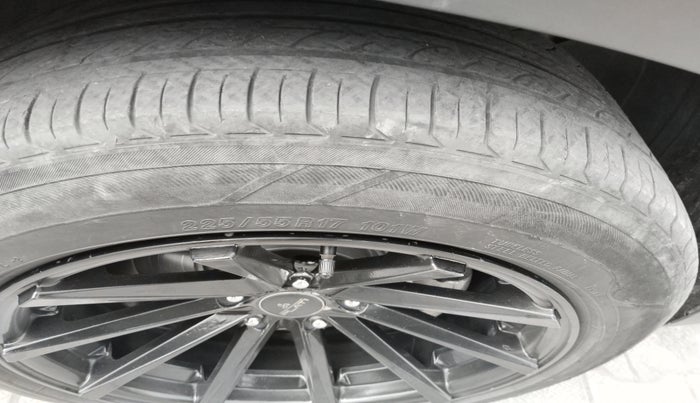 2020 KIA SELTOS HTK PLUS 1.5 DIESEL, Diesel, Manual, 1,18,739 km, tyre