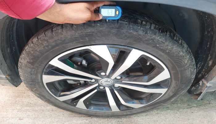 2023 MG HECTOR PLUS SHARP PRO 1.5 TURBO MT 7 STR, Petrol, Manual, 24,582 km, tyre