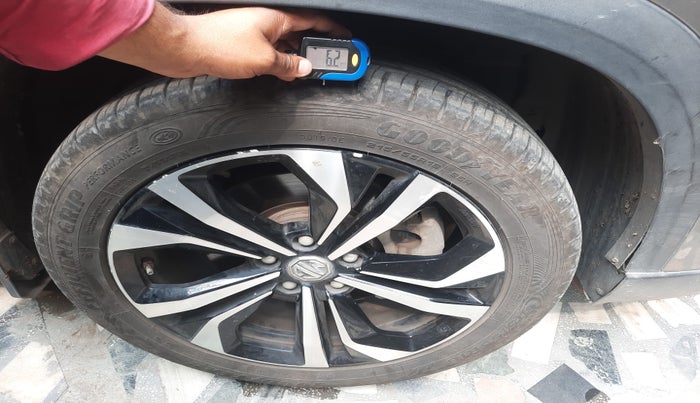 2023 MG HECTOR PLUS SHARP PRO 1.5 TURBO MT 7 STR, Petrol, Manual, 24,582 km, tyre