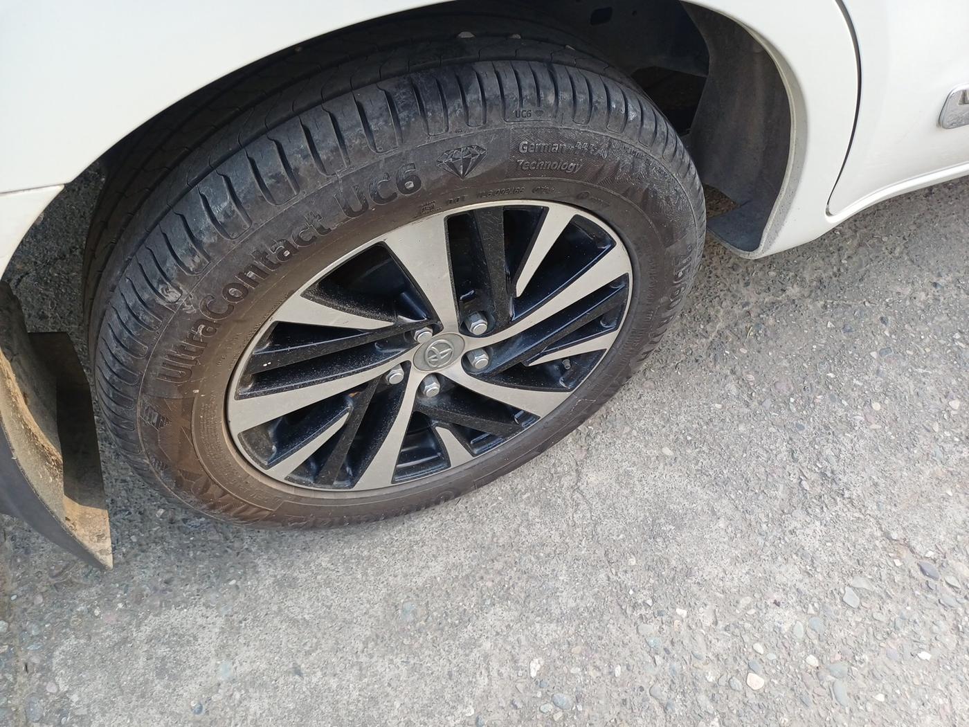 2021 Toyota Innova Crysta 2.4 ZX AT 7 STR, Diesel, Automatic, 60,150 km, tyre
