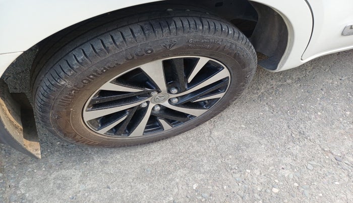 2021 Toyota Innova Crysta 2.4 ZX AT 7 STR, Diesel, Automatic, 59,696 km, tyre