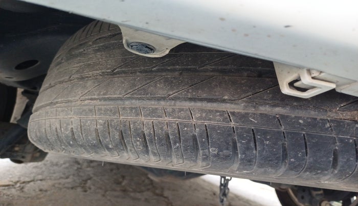 2021 Toyota Innova Crysta 2.4 ZX AT 7 STR, Diesel, Automatic, 59,696 km, tyre